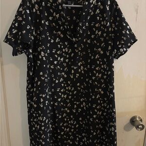 Black Short-Sleeve V-Neck Midi Dress with Neutral Spot Print